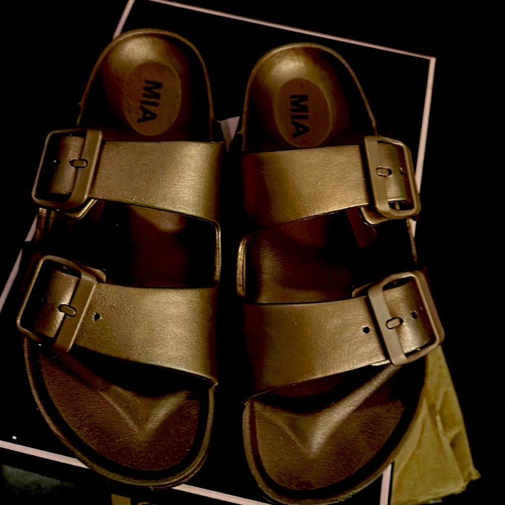Mia copper colored sandals..in the style of Birkenstocks. Size 6. Never worn.